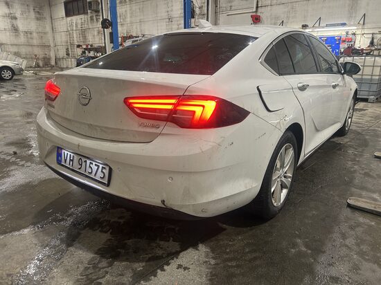 OPEL INSIGNIA GRAND SPORT 2.0 Turbo 2017. gada modelis